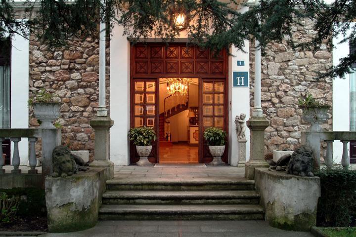 Hotel Luzon 산비센테데라바케라 외부 사진